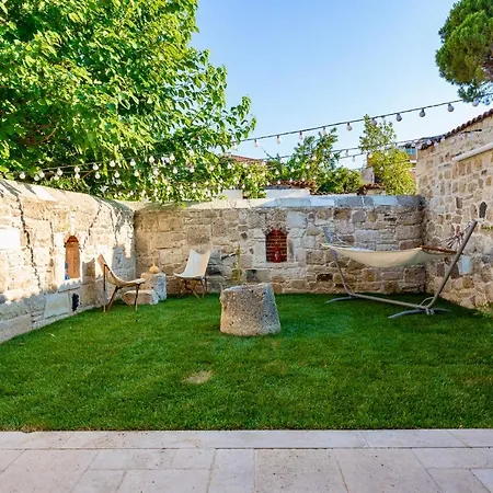 Miniq Homes 102 - Historical Stone House With Garden Cinema Holiday home Foca
