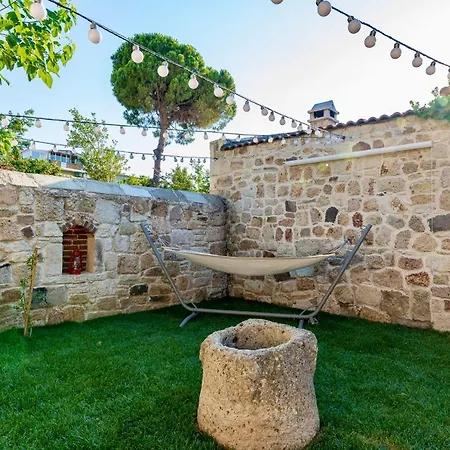 Miniq Homes 102 - Historical Stone House With Garden Cinema *