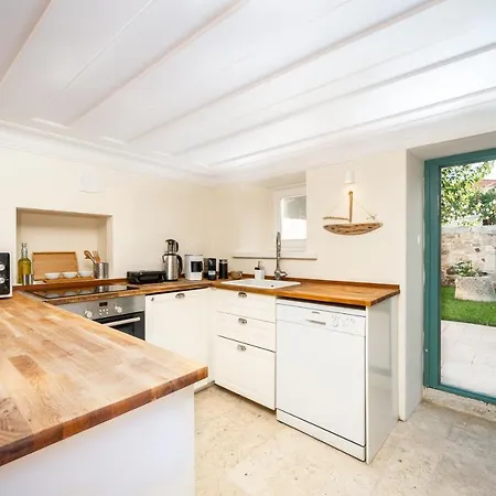 Miniq Homes 102 - Historical Stone House With Garden Cinema Holiday home *