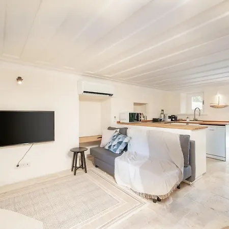 Miniq Homes 102 - Historical Stone House With Garden Cinema Holiday home *