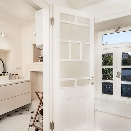 Miniq Homes 102 - Historical Stone House With Garden Cinema *