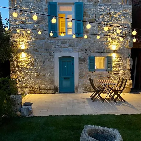 Miniq Homes 102 - Historical Stone House With Garden Cinema