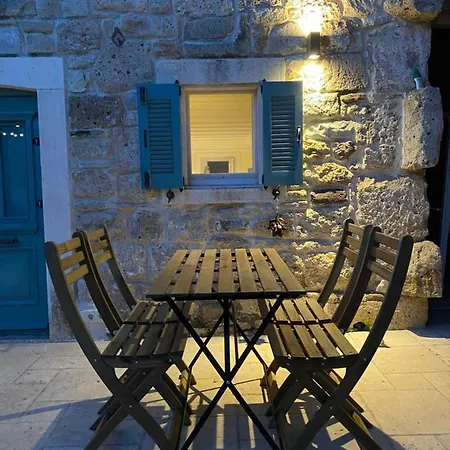 Miniq Homes 102 - Historical Stone House With Garden Cinema