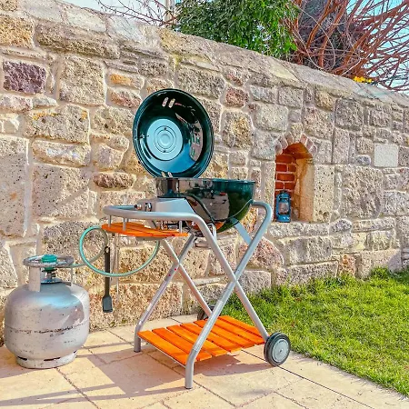 Miniq Homes 102 - Historical Stone House With Garden Cinema
