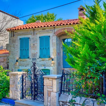 Miniq Homes 102 - Historical Stone House With Garden Cinema Дом отдыха *