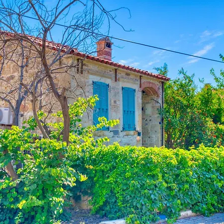 Miniq Homes 102 - Historical Stone House With Garden Cinema Фоча